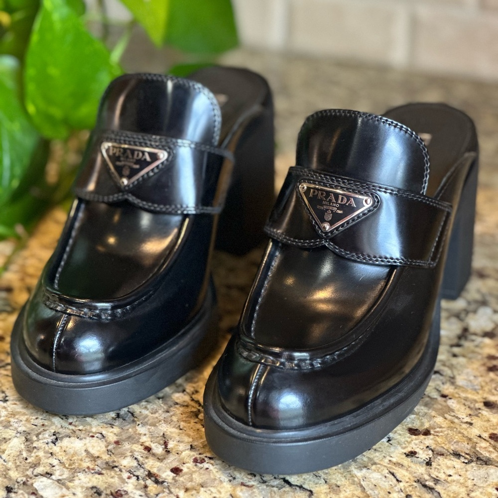Prada Chocolate Platform Loafer Mule in color Nero Patent Leather EU 38.5 U.S. 8